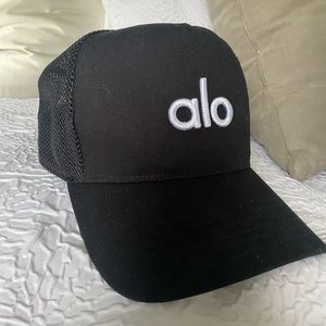 Alo Yoga District Trucker Hat